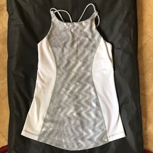Lululemon Gray/White Chevron Top, Size 4